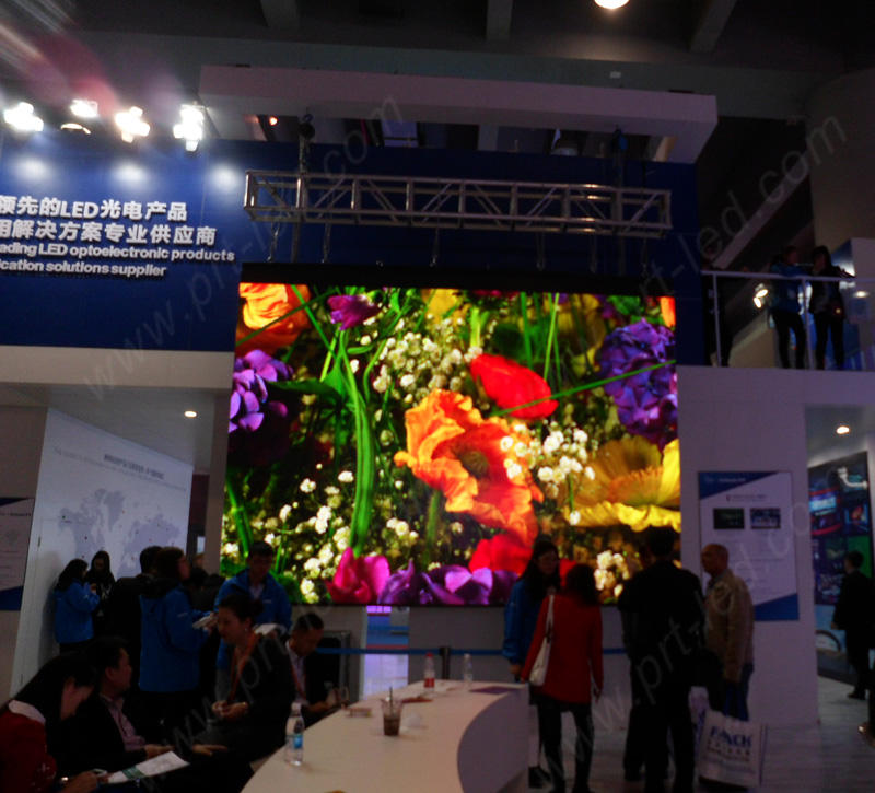 Uhd Full Color LED Display Screen with Pixel Pitch 1.923mm