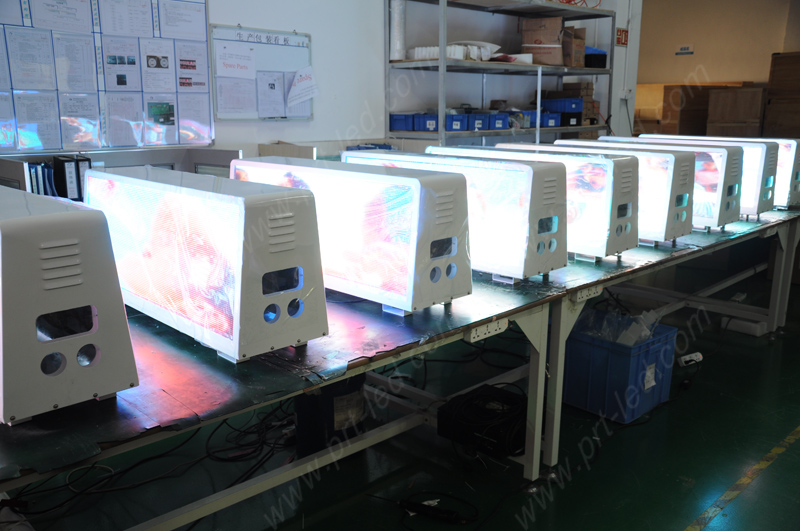 P5 Outdoor Mobile LED Display Screen on Taxi Roof with Full Color